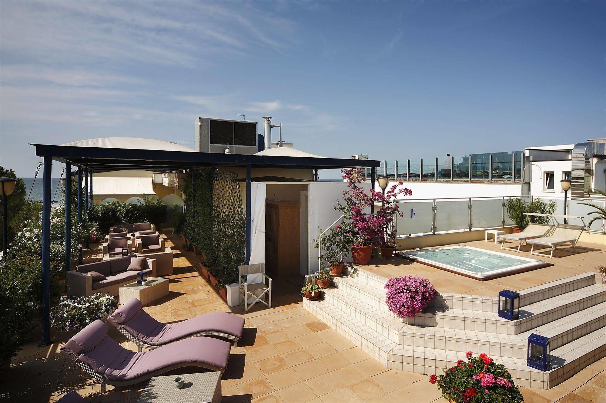 Residence Capitol Cattolica Exterior photo